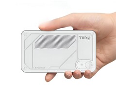 Il mini PC Pocket Lab di Tiiny AI contiene 80 GB di memoria LPDDR5X e una CPU ARM a 12 core. (Fonte immagine: Tiiny AI, a cura di) 