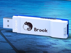 Brook Wingman FGC VX consente ai giocatori di utilizzare controller di gioco di terze parti non compatibili con PS4 e PS5 con queste console. (Fonte: Brook)
