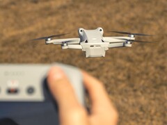 Ancora una volta, importanti specifiche del mini drone DJI Mini 5 Pro con sensore da 1 pollice sono state confermate da una foto della confezione. (Fonte immagine: Bastian Riccardi, a cura)
