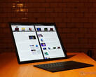 Il nuovo ThinkPad X1 Fold rimane costoso ma con un hardware drasticamente migliorato rispetto al suo predecessore. (Fonte: NotebookCheck)