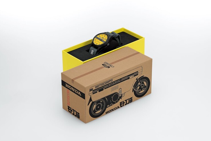 Scatola di presentazione speciale in cartone per il Seiko 5 Sports Field x Honda Motocompo Limited Edition, progettata per assomigliare alla scatola di spedizione originale della Honda Motocompo.