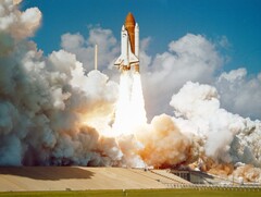 Il lancio dello Space Shuttle Challenger dal Complesso 39 (Fonte immagine: NASA via Unsplash; ritagliato)