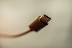 Apple potrebbe finalmente abbandonare Lightning a favore di USB-C con gli iPhone del prossimo anno. (Fonte: Marcus Urbenz su Unsplash)