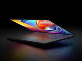 Asus ha integrato un trackpad aptico e una tastiera con una corsa dei tasti di 1,7 mm.