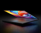 Asus ha integrato un trackpad aptico e una tastiera con una corsa dei tasti di 1,7 mm.