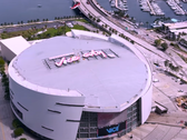L’immagine del cartellone pubblicitario dello stadio dei Miami Heat con la scritta «Welcome to Vice City» di GTA VI