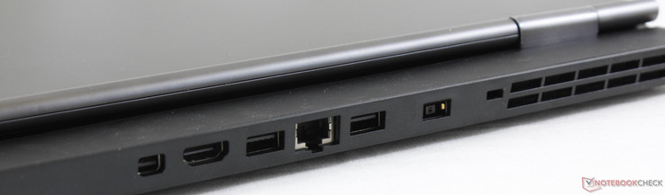 Dietro: DisplayPort 1.4, HDMI 2.0, 2x USB 3.1 Gen. 2, Gigabit Ethernet, adattatore AC, Kensington Lock