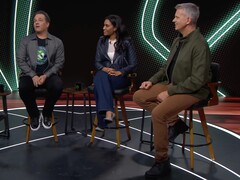 Phil Spencer (a sinistra), Sarah Bond (al centro) e Matt Booty (a destra) in un podcast Xbox. (Fonte: Xbox su YouTube)