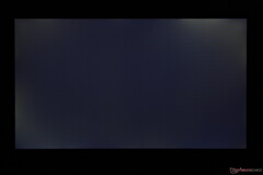 Il sanguinamento o l'offuscamento della retroilluminazione è molto evidente sulla nostra unità di prova del Gram Book 15