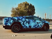 L'ultimo rivestimento Cybertruck è di un blu elettrizzante che ha suscitato interesse per i rivestimenti di fabbrica. (Fonte: @kjoule11 su X)