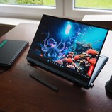 Recensione del laptop Lenovo Yoga 7 2-in-1 14AKP10: Zen 5 si scaglia contro Intel