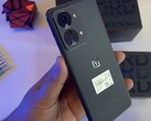 Il OnePlus Nord 2T dal retro. (Fonte: Sahil Karoul)