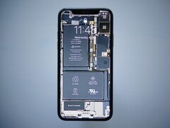 Poiché gli iPhone non sono trasparenti, iOS 15.2 introdurrà una nuova funzione che permette agli utenti di controllare la storia delle riparazioni del loro dispositivo (Immagine: Frankie)