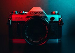 Si prevede che la Canon EOS R8 Mark II presenti un design ispirato alla Canon AE-1.