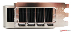 Le connessioni esterne della Nvidia GeForce RTX 3090 FE
