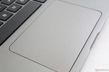 Il controllo del cursore del touchpad tende ad attaccarsi o a saltare quando si fa scivolare un dito a bassa velocità