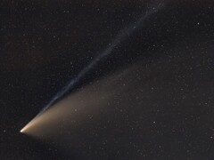 Immagine di una cometa che mostra le sue due code. (Fonte immagine: JimBonser - Pixabay)