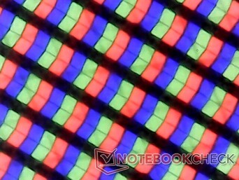 Nitidi subpixel RGB con strato touchscreen