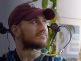 Noland Arbaugh gioca a Mario e controlla il suo MacBook (immagine: Neuralink)