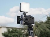SmallRig trasforma la Canon PowerShot V10 in una piccola e potente configurazione per il vlogging. (Fonte: SmallRig)