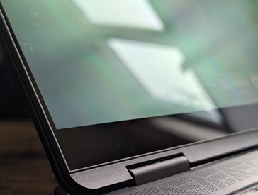 Protezione lucida da bordo a bordo, ma senza supporto per il touchscreen