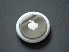 Gli agenti di polizia canadesi hanno trovato AirTags nascosti su auto rubate, indicando che sono stati utilizzati per tracciare la posizione dei veicoli costosi (Immagine: Daniel Romero)