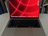 I nuovi modelli di MacBook Pro sono sbarcati, con le loro stranezze di design e tutto il resto. (Immagine: Notebookcheck)