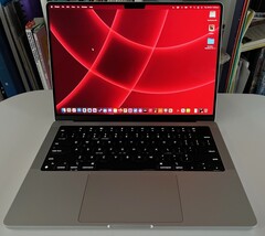 I nuovi modelli di MacBook Pro sono sbarcati, con le loro stranezze di design e tutto il resto. (Immagine: Notebookcheck)