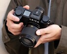 Il nuovo Leica Summilux è notevolmente più compatto e più conveniente rispetto al modello precedente.