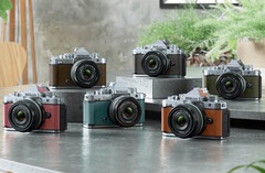 La fotocamera mirrorless full-frame Nikon Z f è ora disponibile in sei varianti di colore argento. (Fonte: Nikon)