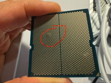 CPU Ryzen con un rigonfiamento e qualche scolorimento. (Fonte immagine: I_fliu su Reddit)