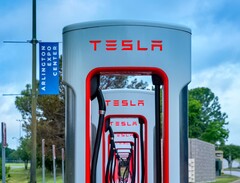 Oltre al blocco delle assunzioni, un dipendente su dieci di Tesla potrebbe potenzialmente perdere il proprio posto di lavoro (Immagine: Trac Vu)