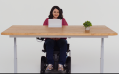 Grazie all'imminente funzione di Eye Tracking di Apple, chiunque potrà controllare il proprio iPad o iPhone solo con gli occhi. (Immagine via Apple)