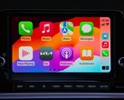 Schermata iniziale di CarPlay con le icone delle app sul touchscreen di una Kia