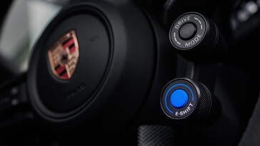 Pulsante E-Shift della Porsche Taycan del 2027.