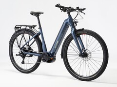 La bicicletta Stilus E-Touring di Decathlon ha un&#039;autonomia di 130 km (~81 miglia). (Fonte: Decathlon)