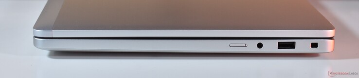 destra: nanoSIM, audio da 3,5 mm, USB-A 3.2 Gen 1, slot di blocco nobile