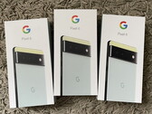 Il Pixel 6 inizierà ad essere spedito all'inizio del mese prossimo. (Fonte immagine: @andrei_eclynoh)