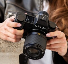 La Leica SL3-P viene presentata come una vera fotocamera full-frame versatile.