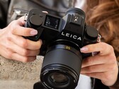 La Leica SL3-P viene presentata come una vera fotocamera full-frame versatile.