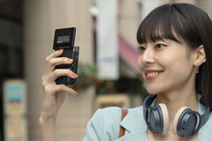 L'obiettivo grandangolare ritaglia un campo visivo equivalente a un'inquadratura completa da 35 mm in modalità video, rendendo relativamente comoda l'inquadratura a distanza. (Fonte: Canon)