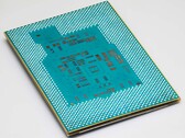 Le interconnessioni del substrato di vetro sul retro di una CPU (Fonte: Intel)
