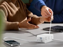 La stazione di ricarica Anker Nano (7-in-1, 100W) è ora disponibile in bianco (nella foto). (Fonte: Anker)