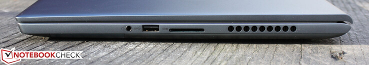 A destra: porta audio da 3,5 mm combinata, USB-A 3.2 Gen 1, lettore di schede SD