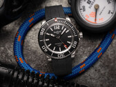 L'orologio subacqueo Hanhart Aquasphere nero opaco offre 38 ore di riserva di carica