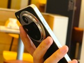 Nuove immagini confrontano Oppo Find X8 Ultra con Apple iPhone 16 Pro e Pro Max (Fonte: Weibo)