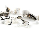 Gli AirPods Pro 3 (nella foto, fatti a pezzi) hanno ricevuto un assordante 0 su 10 in termini di riparabilità da iFixit. (Fonte: iFixit)