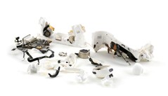 Gli AirPods Pro 3 (nella foto, fatti a pezzi) hanno ricevuto un assordante 0 su 10 in termini di riparabilità da iFixit. (Fonte: iFixit)