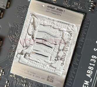 Il numero OPN sul chip lo identifica chiaramente come un Ryzen 5 5500U