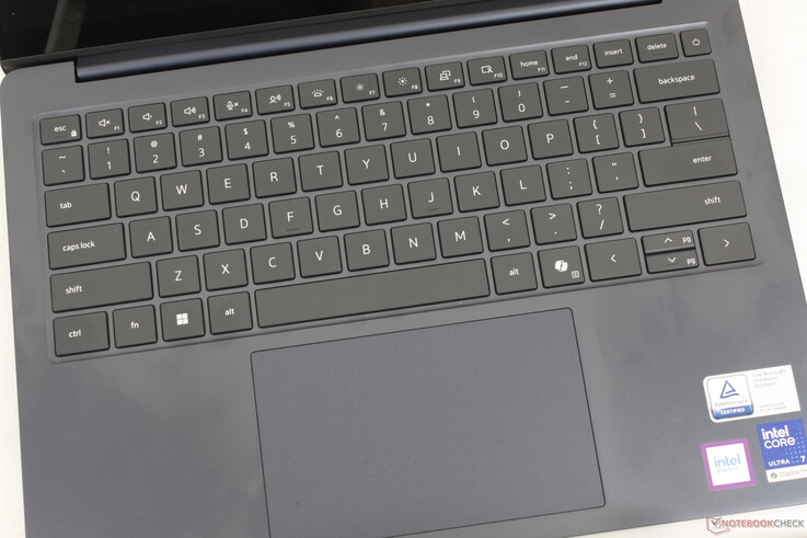 Rispetto al Dell 14 Plus dello scorso anno, si registrano solo lievi variazioni nelle dimensioni della tastiera e del clickpad (12,8 x 7,8 cm contro 12,5 x 8 cm)